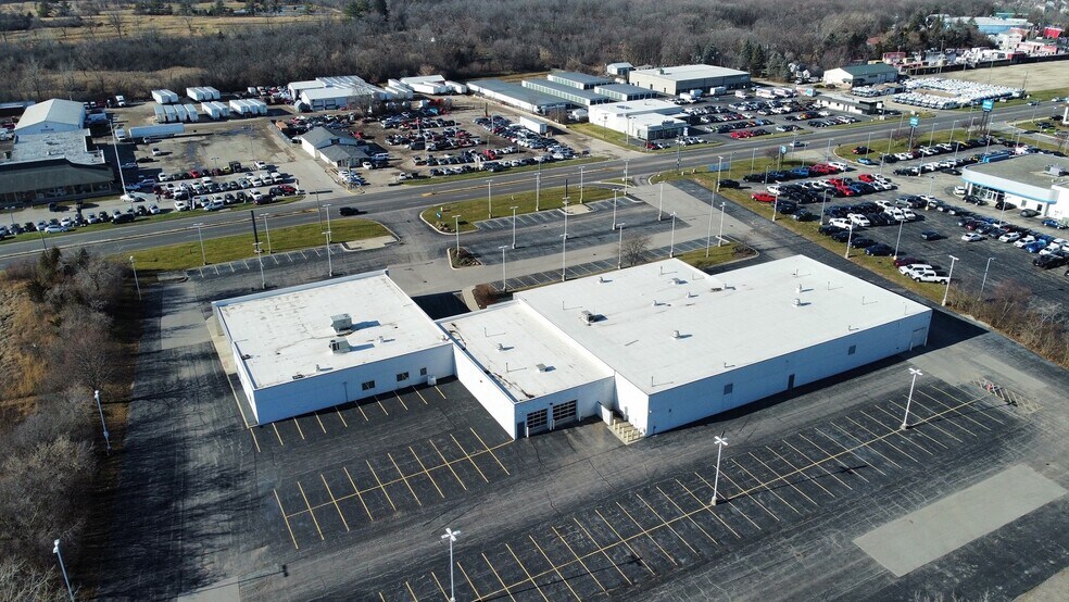 More Photos Of 800 Dundee Ave, East Dundee Light Distribution For Lease