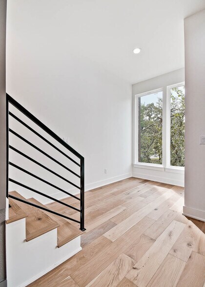 More Photos Of 204 9th St, Bentonville Apartments For Sale