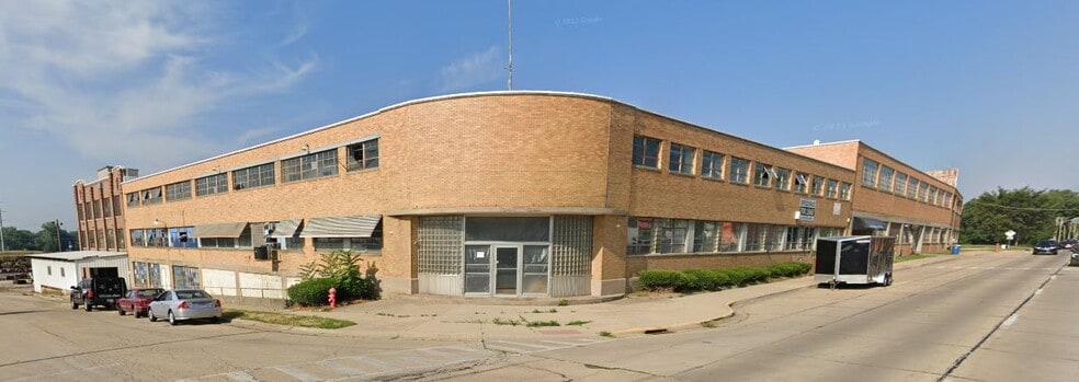 More Photos Of 301 W 3rd St, Sterling Manufacturing For Sale