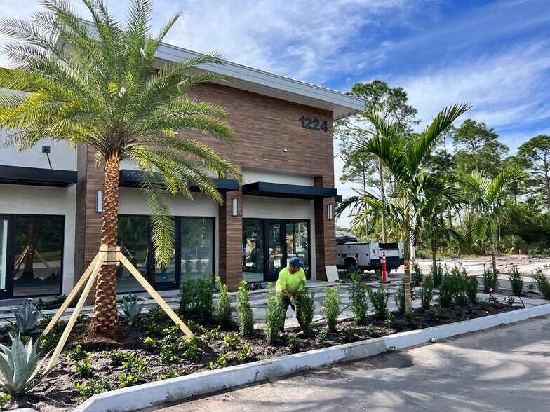 More Photos Of 1224 SW Gatlin Blvd, Port Saint Lucie Unknown For Lease