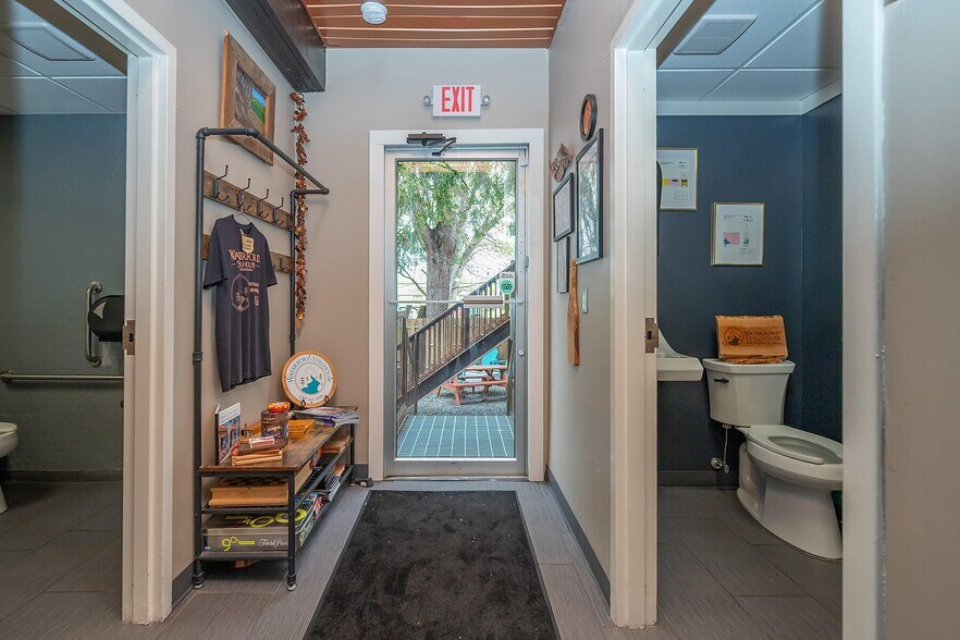 More Photos Of 228 E Main St, Waterford Bar For Sale
