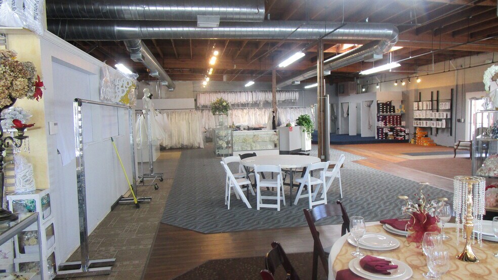 More Photos Of 300 W College Ave, Santa Rosa Freestanding For Sale