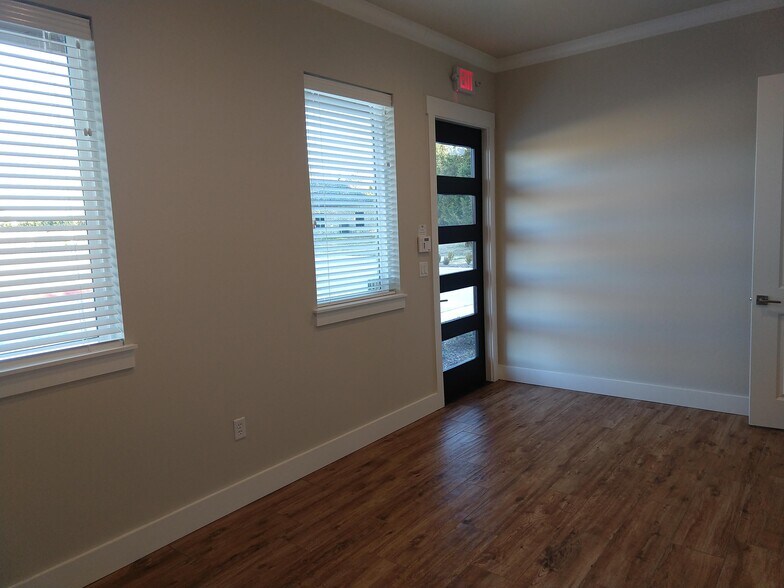 More Photos Of 60 Noble Ct, Heath Office Residential For Lease