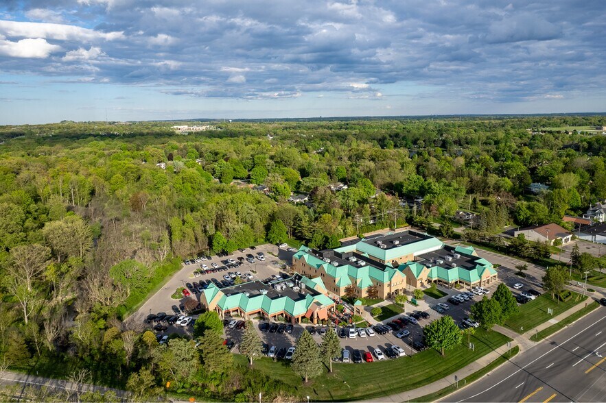 More Photos Of 7210 N Main St, Clarkston Medical For Lease