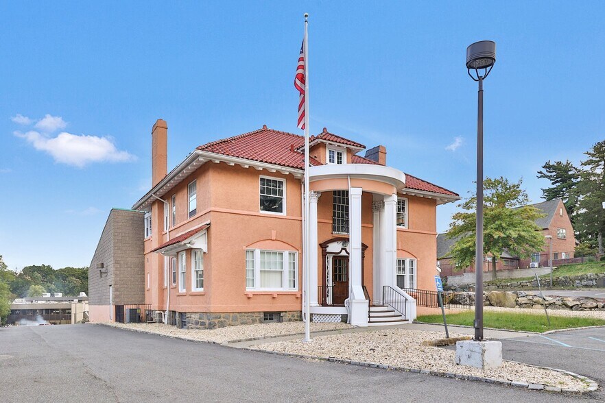 More Photos Of 1022 N Broadway, Yonkers Office For Lease