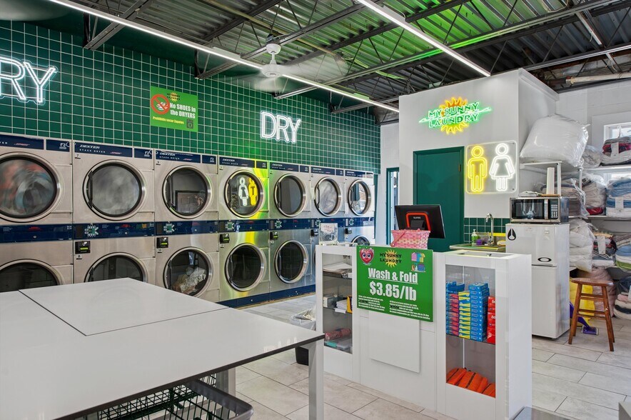 More Photos Of 45 S Elmwood Ave, Montauk Storefront For Sale