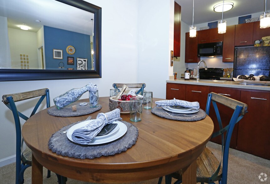 More Photos Of 900 E Six Forks Rd, Raleigh Apartments For Lease