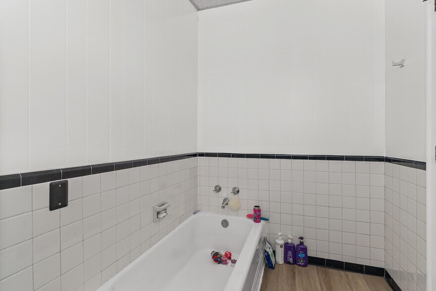 More Photos Of 525 7th St, Altavista Office For Sale