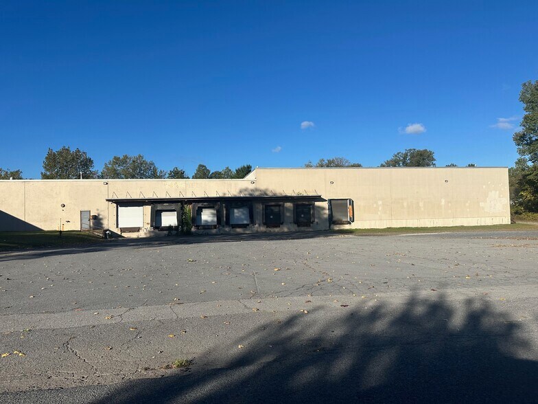 More Photos Of 5 Pruyn's Island Dr, Glens Falls Unknown For Lease