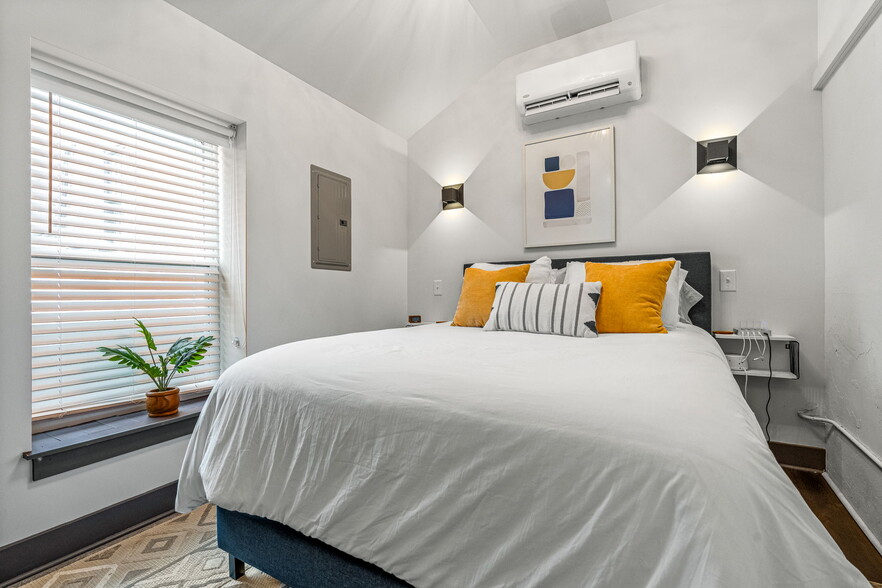 More Photos Of 207 Bank St, New Albany Apartments For Sale