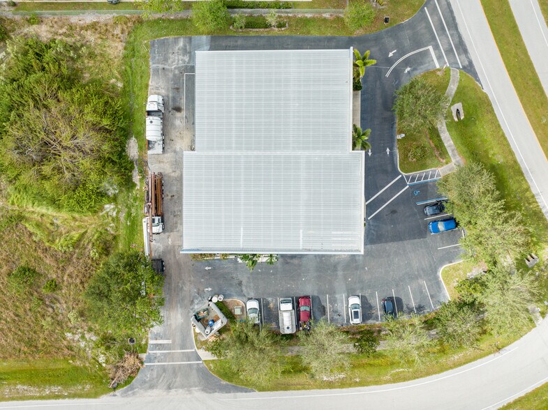 More Photos Of 1501 Sarasota Center Blvd, Sarasota Warehouse For Lease