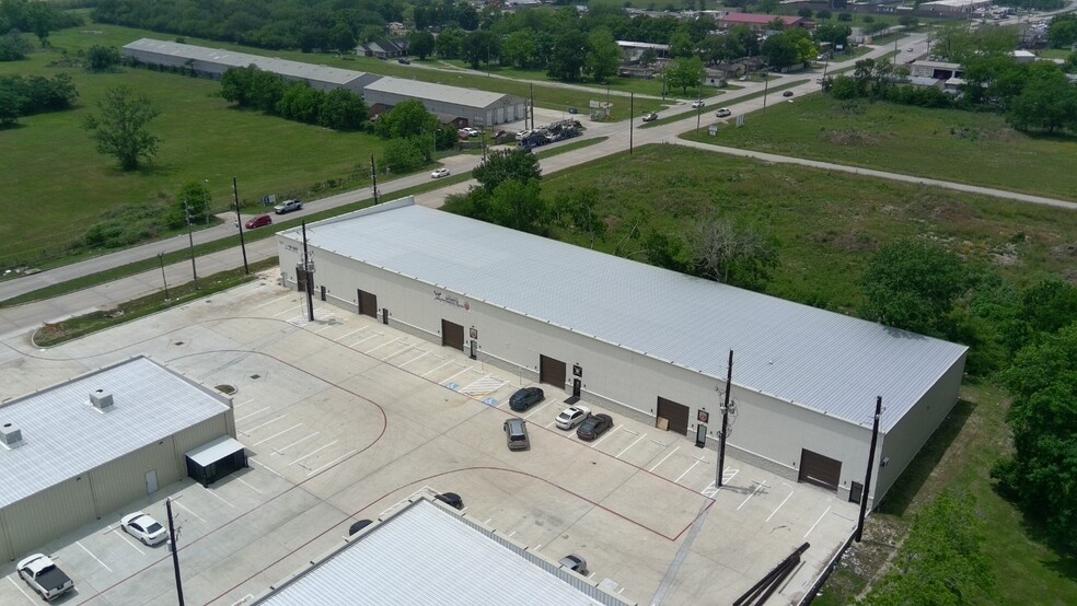 More Photos Of 16230 W Bellfort St, Sugar Land Warehouse For Lease