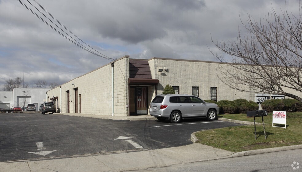 More Photos Of 28 Otis St, West Babylon Service For Lease