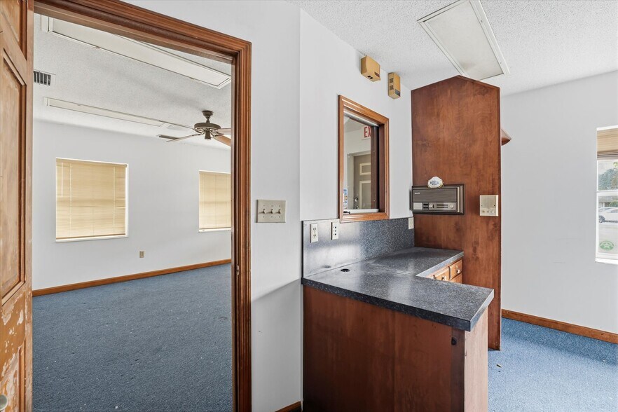 More Photos Of 235-237 John Knox Rd, Tallahassee Medical For Sale