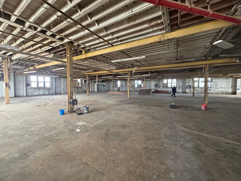 Primary Photo Of 389 Columbia St, Brooklyn Warehouse For Lease