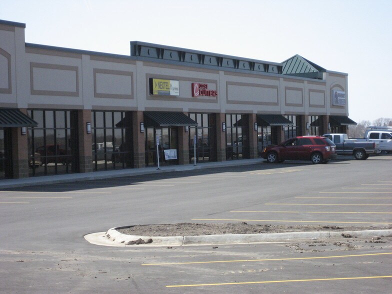 Primary Photo Of 2512 White Tail Dr, Cedar Falls Storefront For Lease