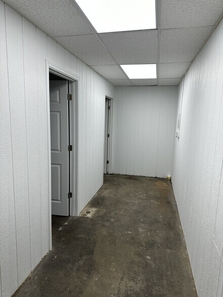 More Photos Of 1801 Dutch Ln, Jeffersonville Warehouse For Lease