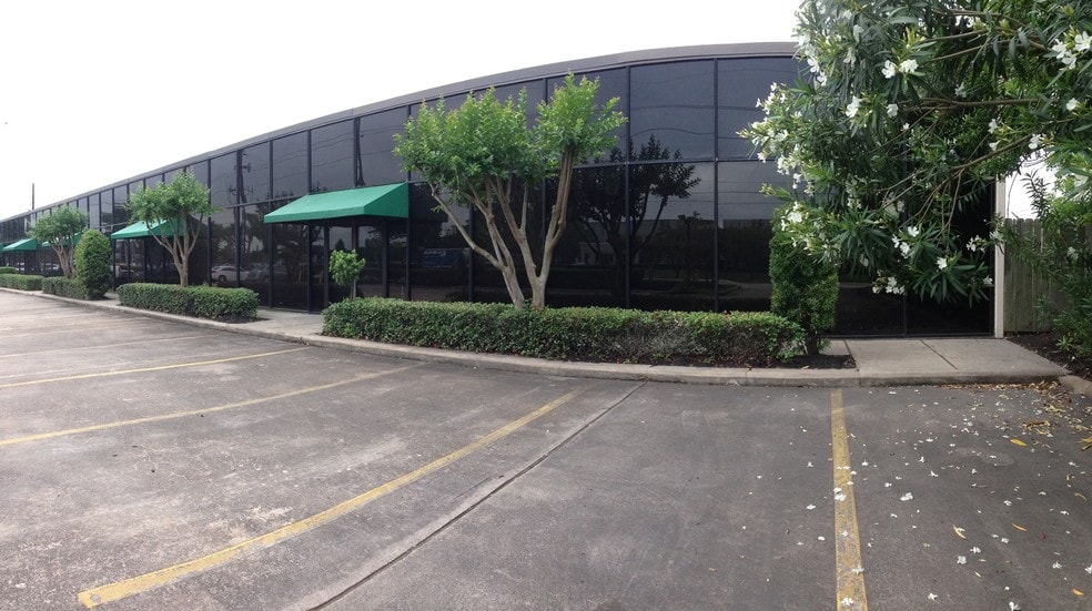 More Photos Of 1924 Rankin Rd, Houston Light Distribution For Lease