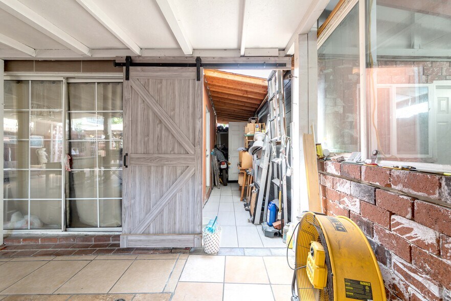 More Photos Of 1025 S Catalina St, Los Angeles Religious Facility For Sale