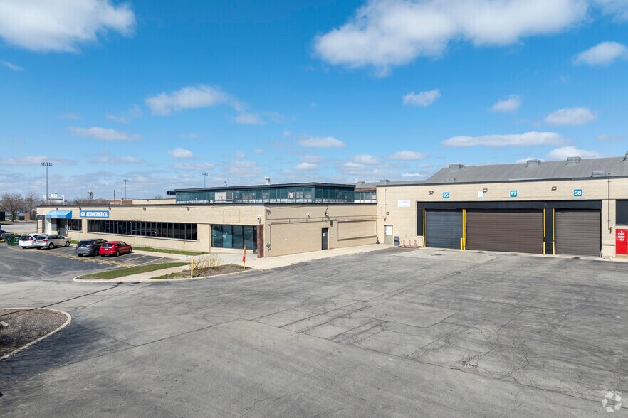 More Photos Of Sungate Industrial Park, Chicago Warehouse For Lease