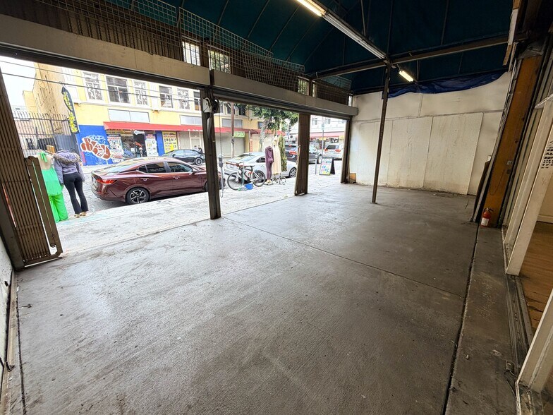 More Photos Of 1301-1309 S Los Angeles St, Los Angeles Storefront For Lease