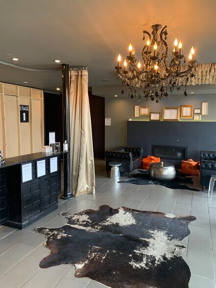 More Photos Of 3014 W Irving Park Rd, Chicago Storefront Retail Residential For Sale
