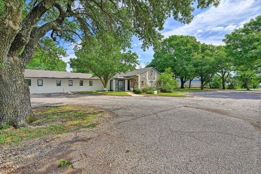 More Photos Of 815 Pecan Grove Rd E, Sherman Medical For Sale