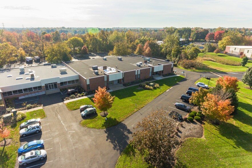 More Photos Of 121 Friends Ln, Newtown Showroom For Lease