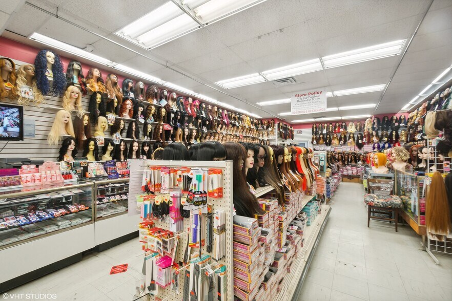 More Photos Of 1254 N Milwaukee Ave, Chicago General Retail For Sale