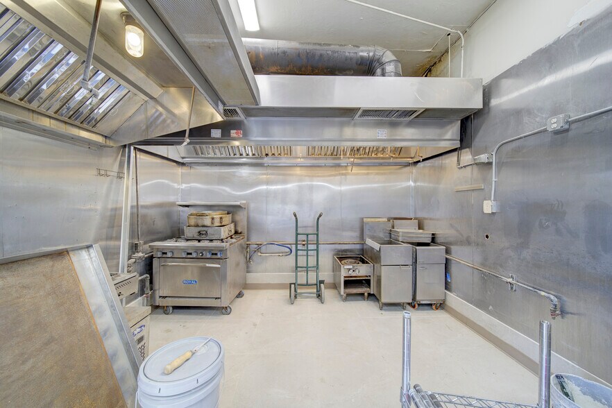 More Photos Of 3791 Bird Rd, Miami Restaurant For Lease