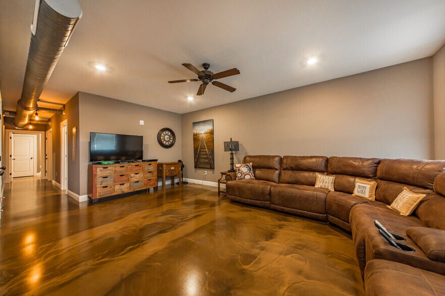 More Photos Of 7910 Edgemont Rd, Greers Ferry Apartments For Sale