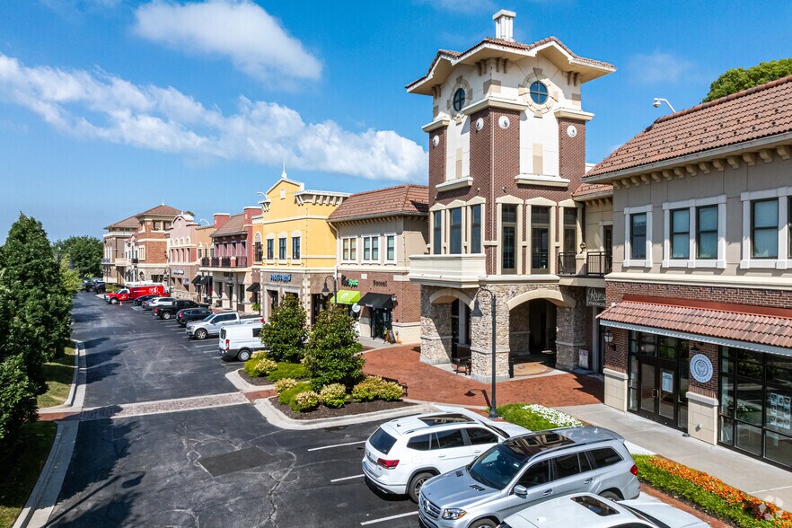 More Photos Of 169 Hwy @ NW Briarcliff Pky, Kansas City Unknown For Lease