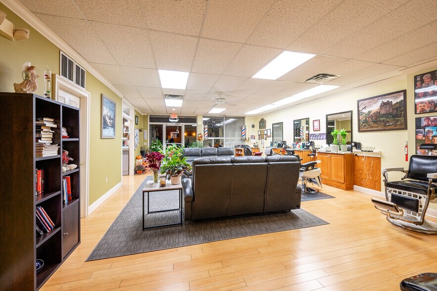 More Photos Of 246 Federal Rd, Brookfield Office For Sale
