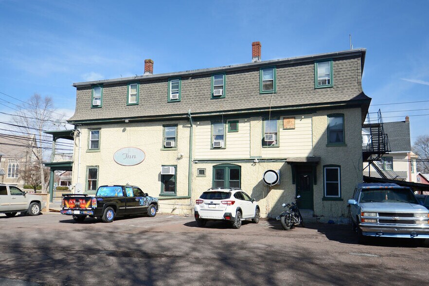 More Photos Of 101 S Main St, Richlandtown Restaurant For Sale