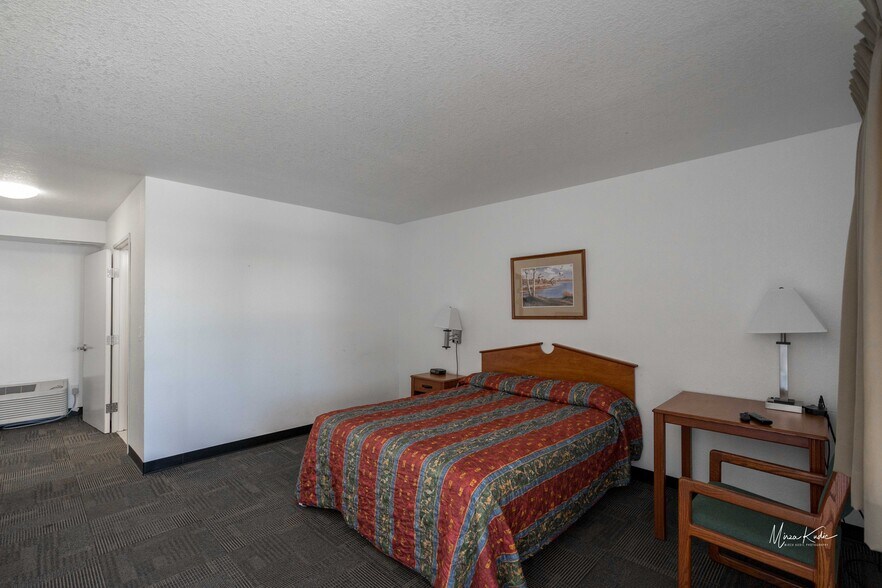 More Photos Of 203 SW 7th St, Stuart Hotel For Sale