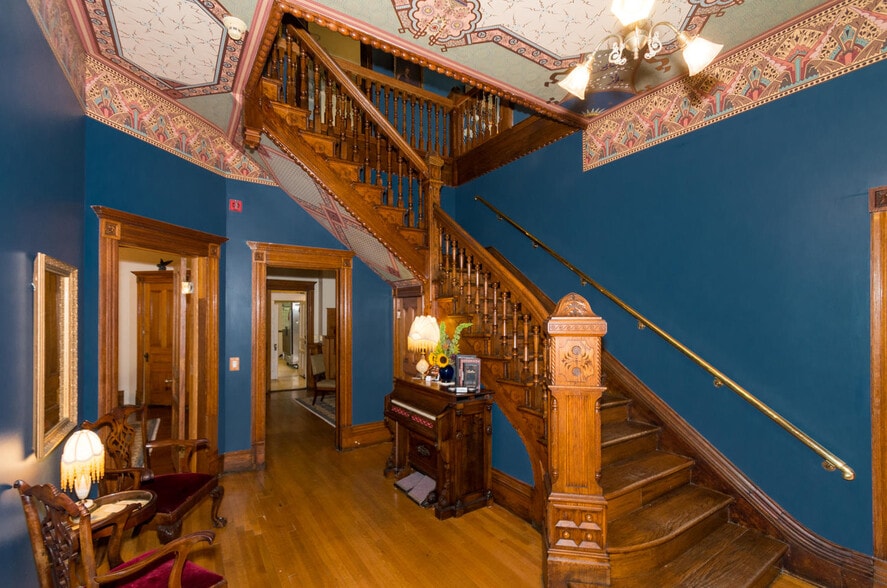 More Photos Of 2555 W 37th Ave, Denver Hospitality For Sale