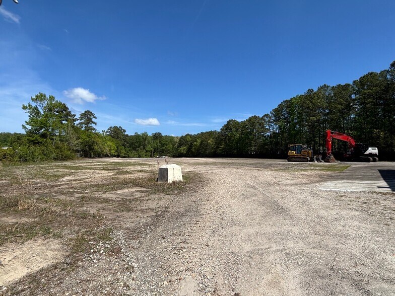 More Photos Of 4614 College Rd N, Castle Hayne Service For Lease