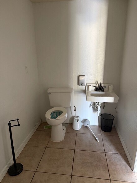 More Photos Of 1041 28th St, Orlando General Retail For Sale
