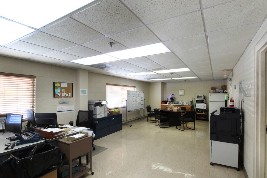 More Photos Of 2129 Chipman St, Knoxville Warehouse For Lease