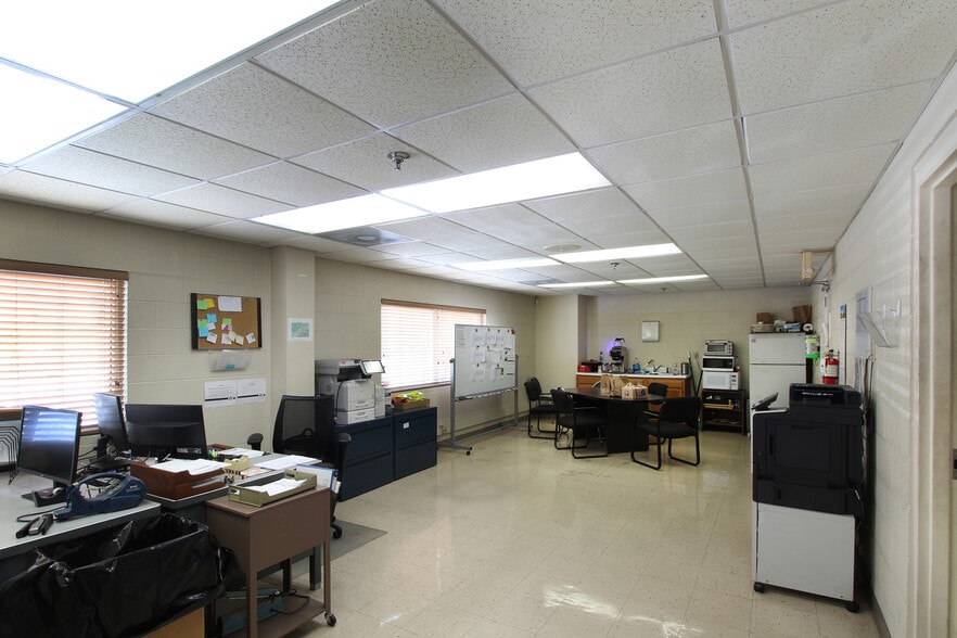 More Photos Of 2129 Chipman St, Knoxville Warehouse For Lease