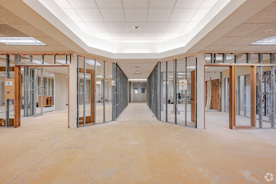 More Photos Of 22 Waterville Rd, Avon Medical For Sale