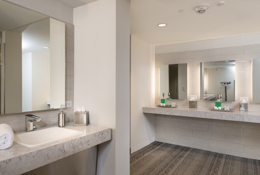 More Photos Of 901 New York Ave NW, Washington Office For Lease