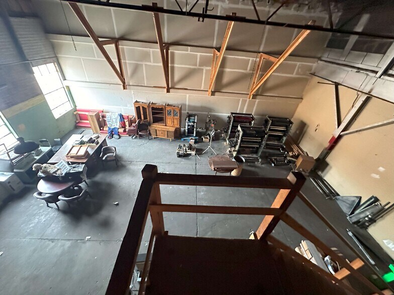 More Photos Of 138 N 16th St, Blair Manufacturing For Sale