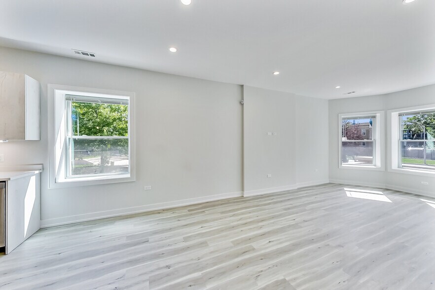 More Photos Of , Chicago Multifamily For Sale