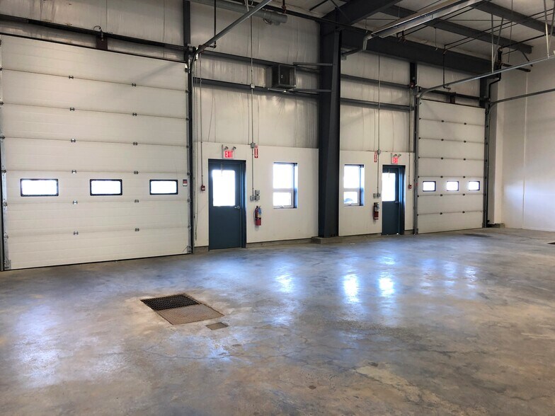 More Photos Of 5512 45th St, Leduc Warehouse For Lease