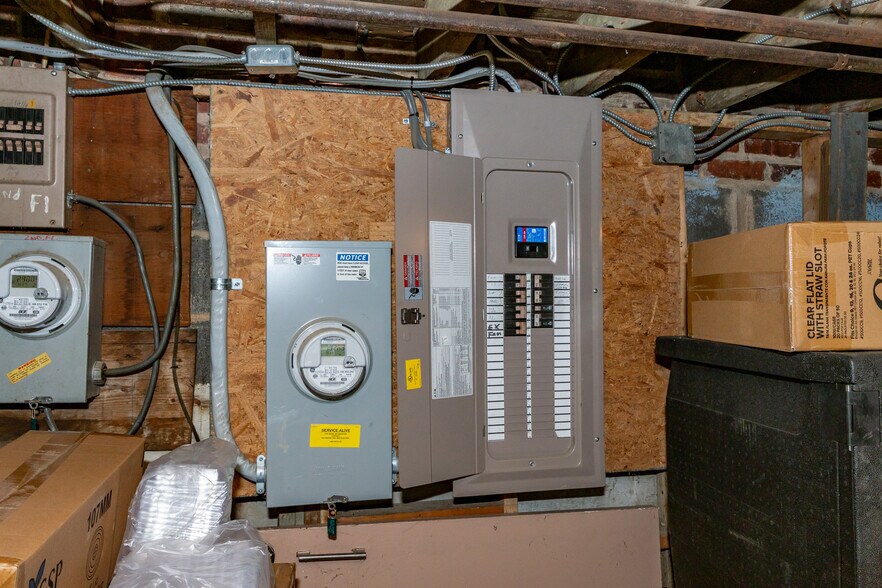 More Photos Of 2510 E Monument St, Baltimore Restaurant For Sale