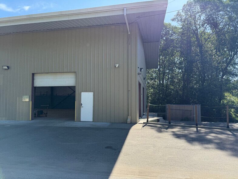 More Photos Of 410 Ida St W, Bremerton Warehouse For Lease