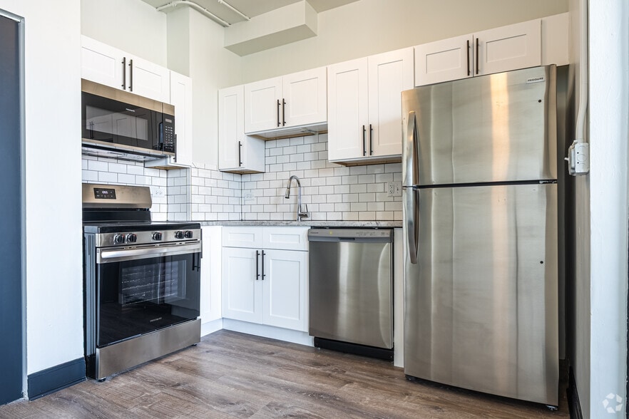 More Photos Of 6805 N Sheridan Rd, Chicago Apartments For Lease