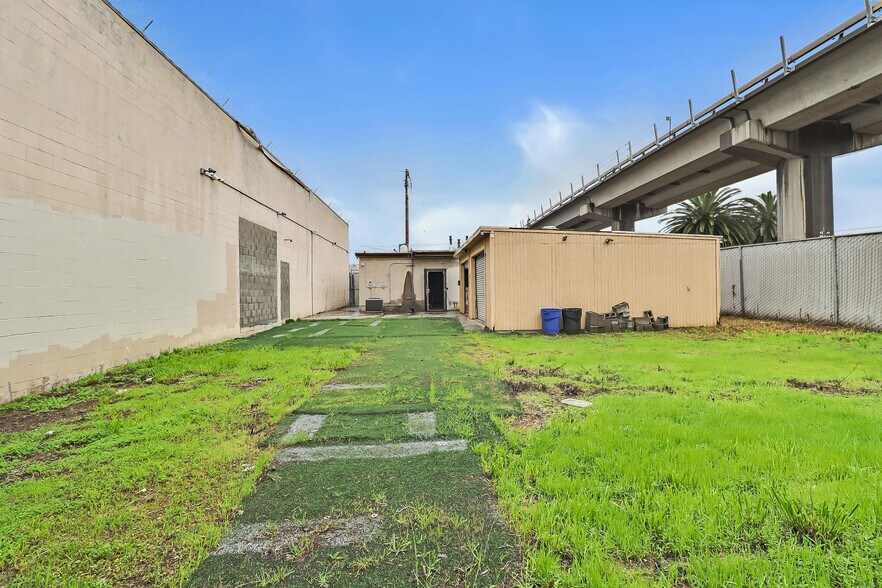 More Photos Of 1025 44th Ave, Oakland Warehouse For Sale