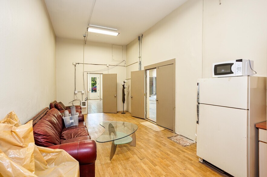 More Photos Of 7001-7013 N Albina Ave, Portland Freestanding For Lease